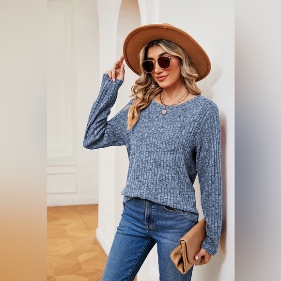 Every Day Style Round Neck Heathered Top - Picture 3 of 5